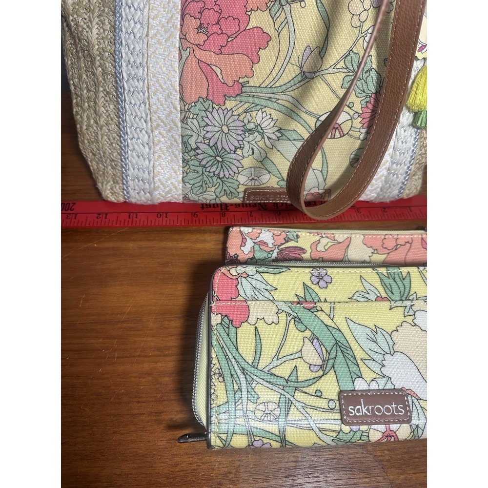 SAKROOTS Meadow Sunlight Tote With Wallet And Makeup Bag - Picture 9 of 12
